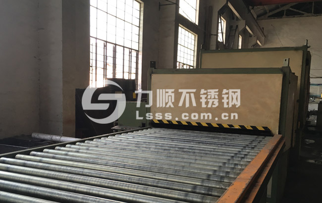 油磨拉絲拋光加工車間 - 無(wú)錫力順不銹鋼公司